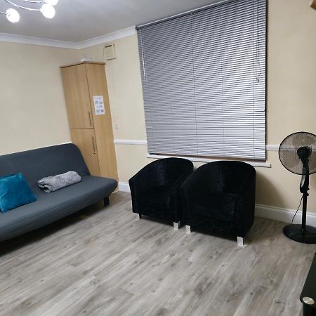Entire 2 Bedroom Home/Flat In London, Central Line Exterior foto