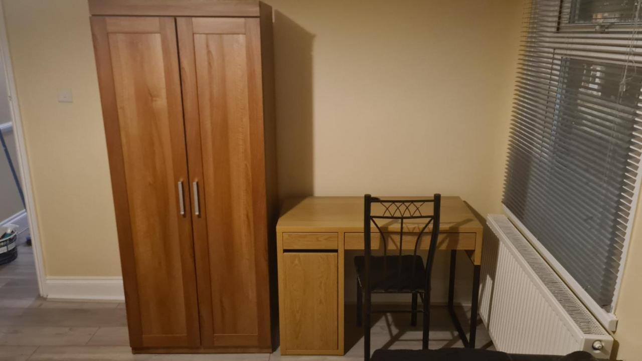 Entire 2 Bedroom Home/Flat In London, Central Line Exterior foto