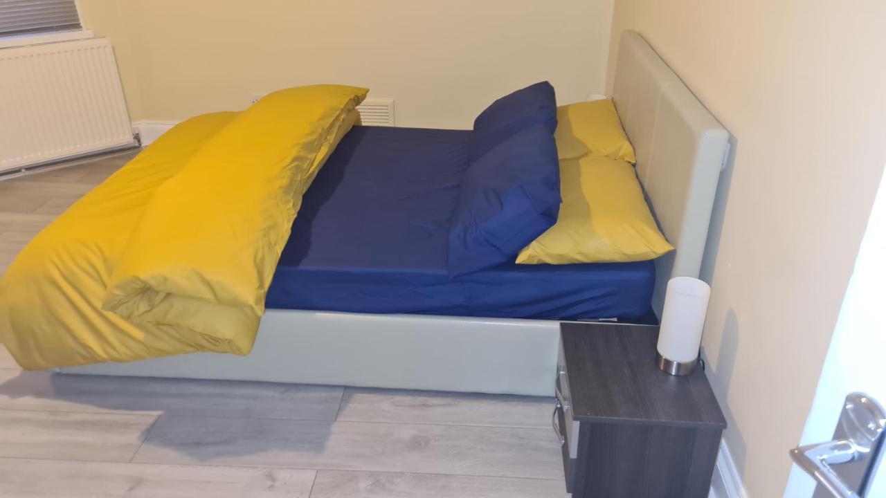 Entire 2 Bedroom Home/Flat In London, Central Line Exterior foto
