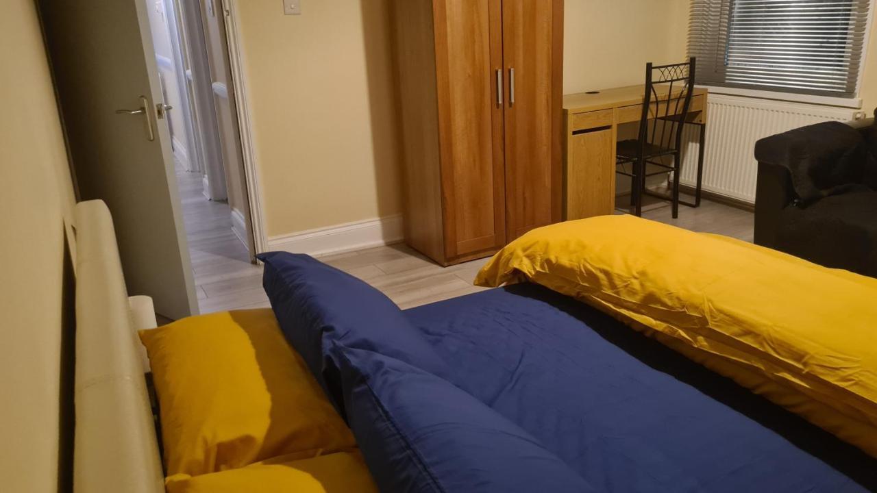 Entire 2 Bedroom Home/Flat In London, Central Line Exterior foto